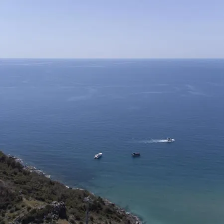Lovely Flat With Sea And Nature View In